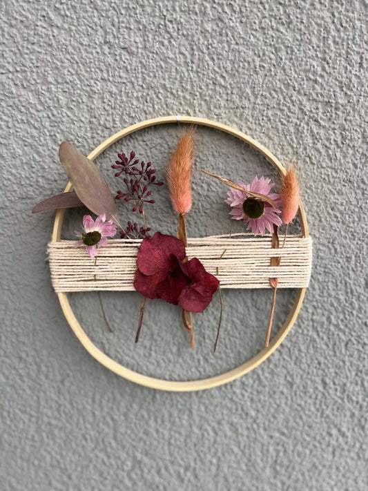 Trockenblumen-Wanddekor